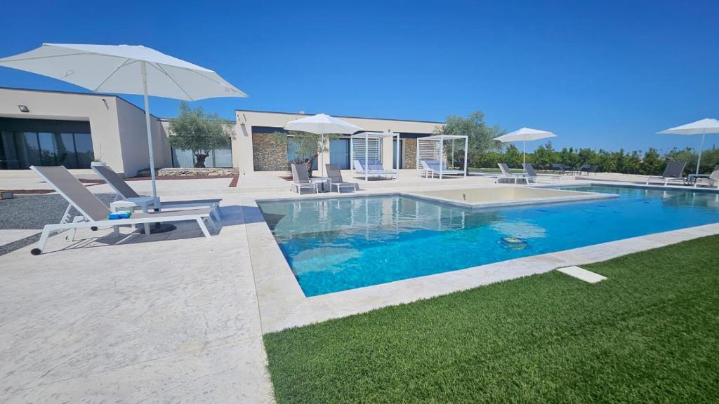 Photo de la galerie de l'établissement Villa signature piscine jacuzzi, à Nîmes