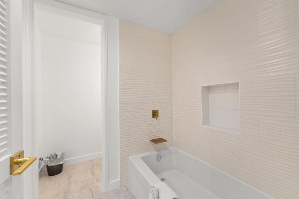 Koupelna v ubytování Honu Hale Penthouse 2 BDR Ocean View Waikiki