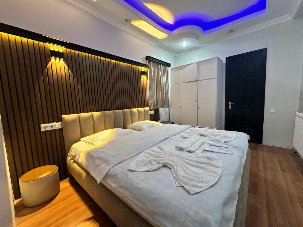 Postel nebo postele na pokoji v ubytování batummetropol hotel