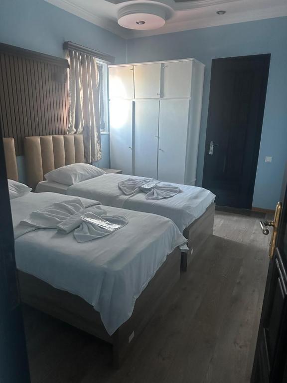 Postel nebo postele na pokoji v ubytování batummetropol hotel