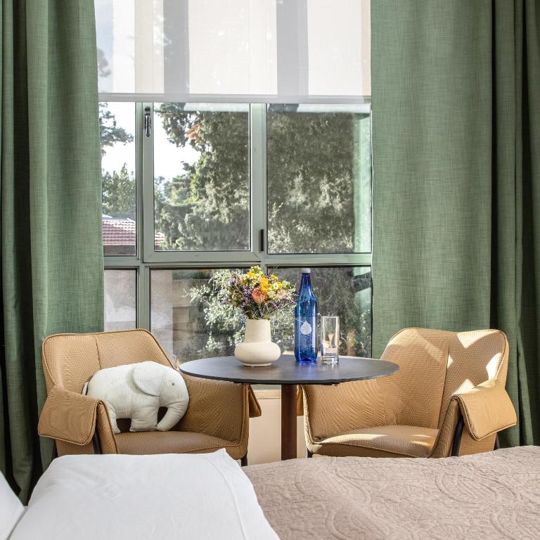 Postel nebo postele na pokoji v ubytování Hotel Carmel 