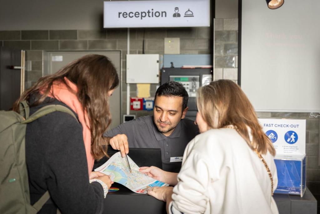 a&o Düsseldorf Hauptbahnhof - Resim 23