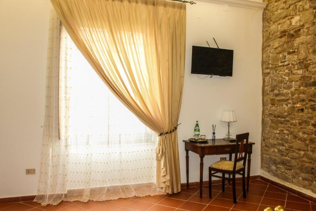 TV a/nebo společenská místnost v ubytování Castel di Pietra