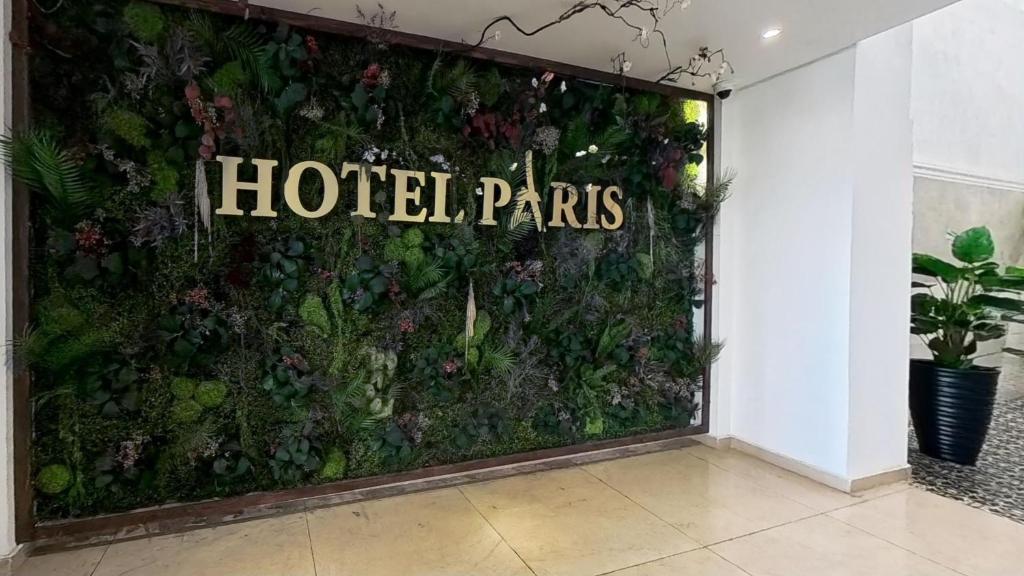Certifikát, hodnocení, plakát nebo jiný dokument vystavený v ubytování Hotel de Paris