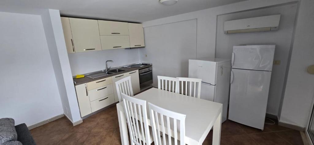 Marea Resort - Three-Bedroom Premium Apartment With Balcony