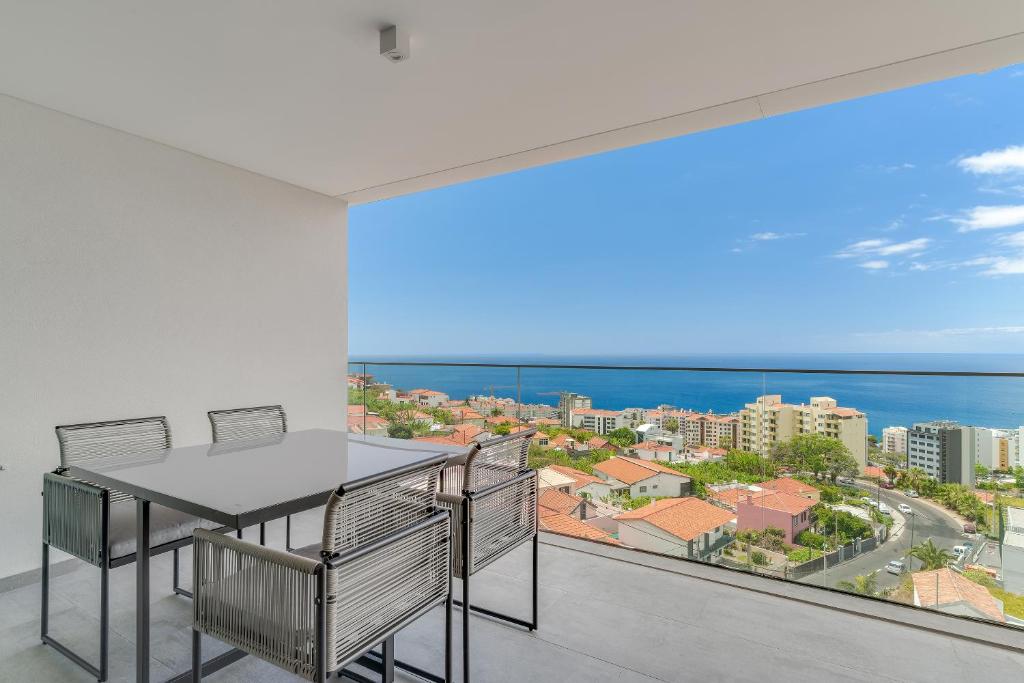 Luxury Laura Apartment by Holiday Rental Madeira