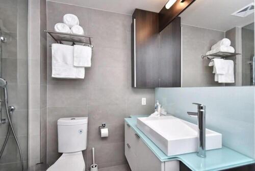 Skyline Suites - Walk to MTCC, ACC, Rogers Centre & Entertainment District - Resim 38