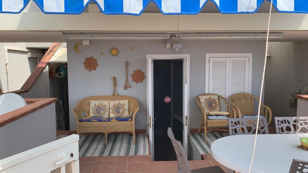 Χώρος καθιστικού στο I due soli