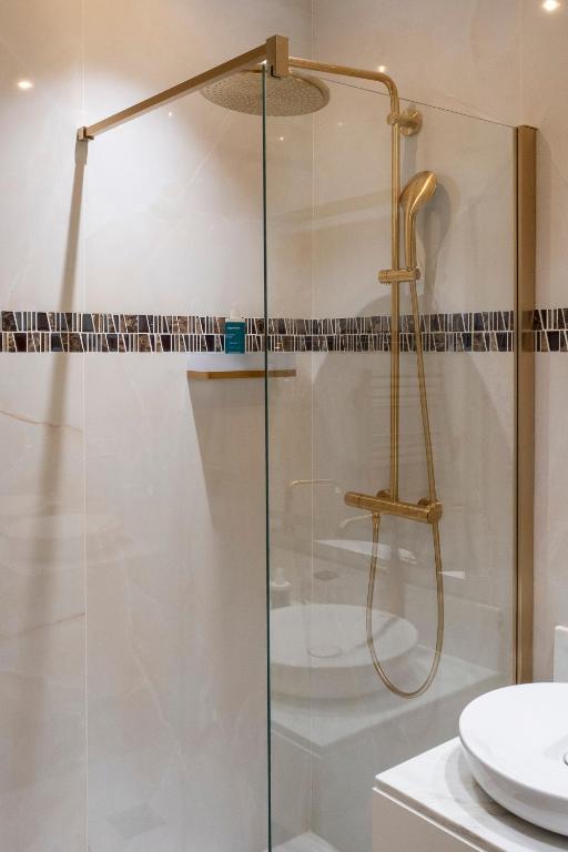 
One-Bedroom Apartment under the Roof
