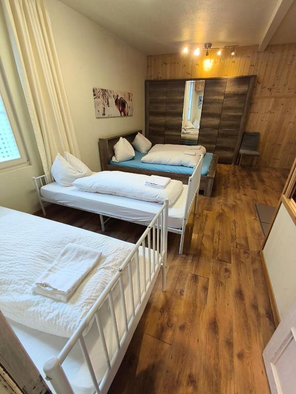 
Standard Family Room External Private Bathroom
