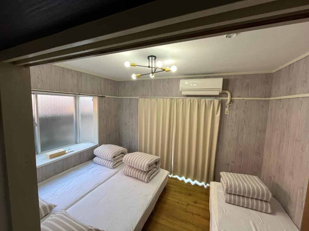 Postel nebo postele na pokoji v ubytování Doragon House
