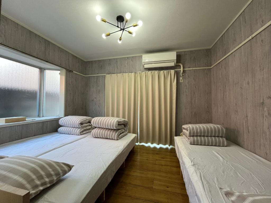 Postel nebo postele na pokoji v ubytování Doragon House