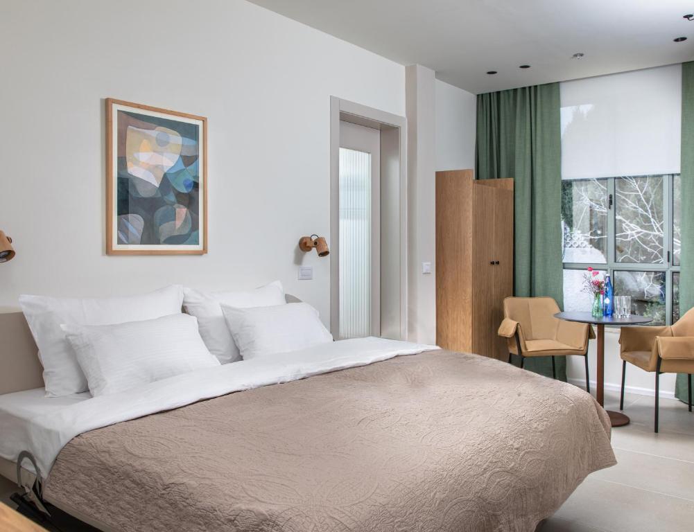 Postel nebo postele na pokoji v ubytování Hotel Carmel 