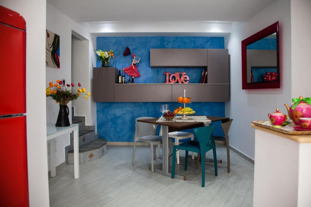 a kitchen and dining room with a table and chairs at B&B Xenia in Palermo