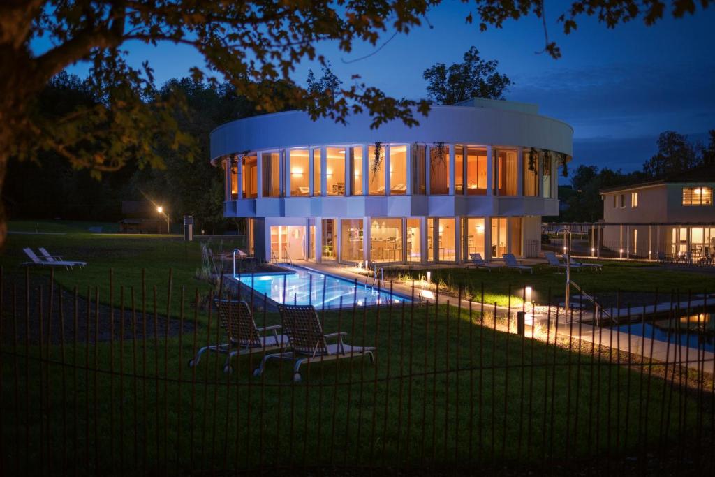 Bazén v ubytování Resort Hof Weissbad nebo v jeho okolí