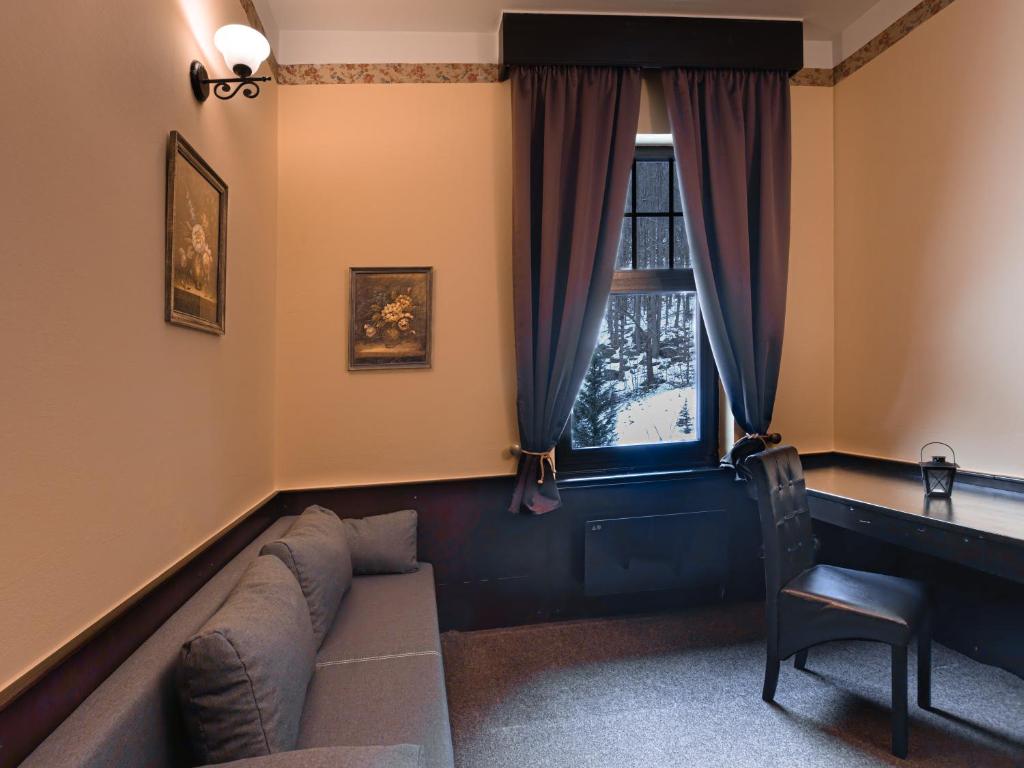 Posezení v ubytování Hotel Lovecký zámeček Orion