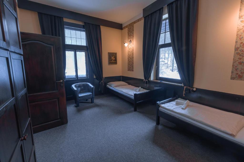 Postel nebo postele na pokoji v ubytování Hotel Lovecký zámeček Orion
