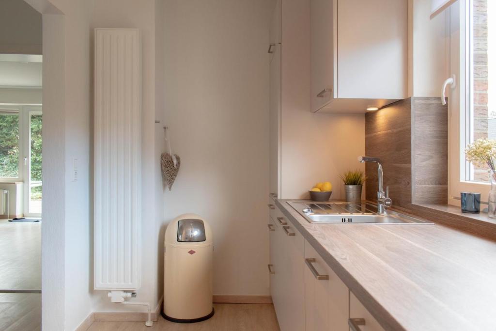 Kuchyň nebo kuchyňský kout v ubytování Ferienhaus Strandräuber