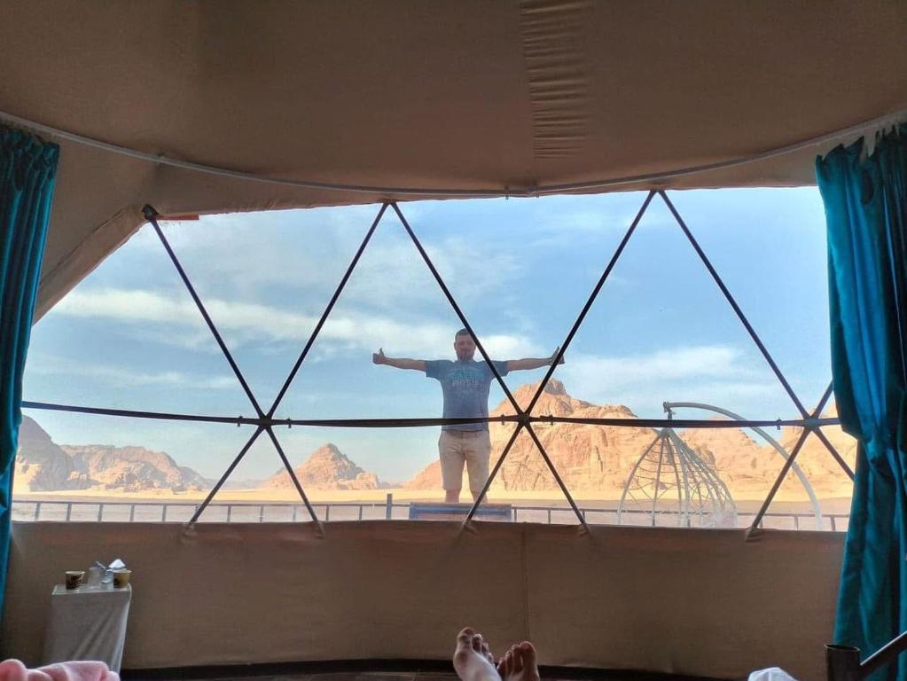 Nespecifikovaný výhled na hory nebo výhled na hory při pohledu z hotelu