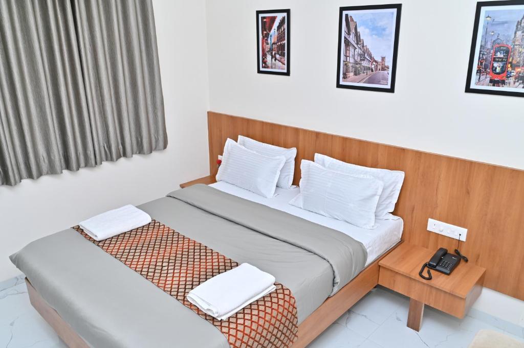 Postel nebo postele na pokoji v ubytování Hotel Sai Sneha