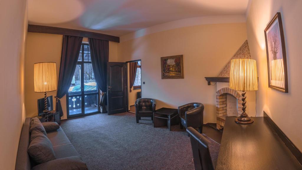 Posezení v ubytování Hotel Lovecký zámeček Orion