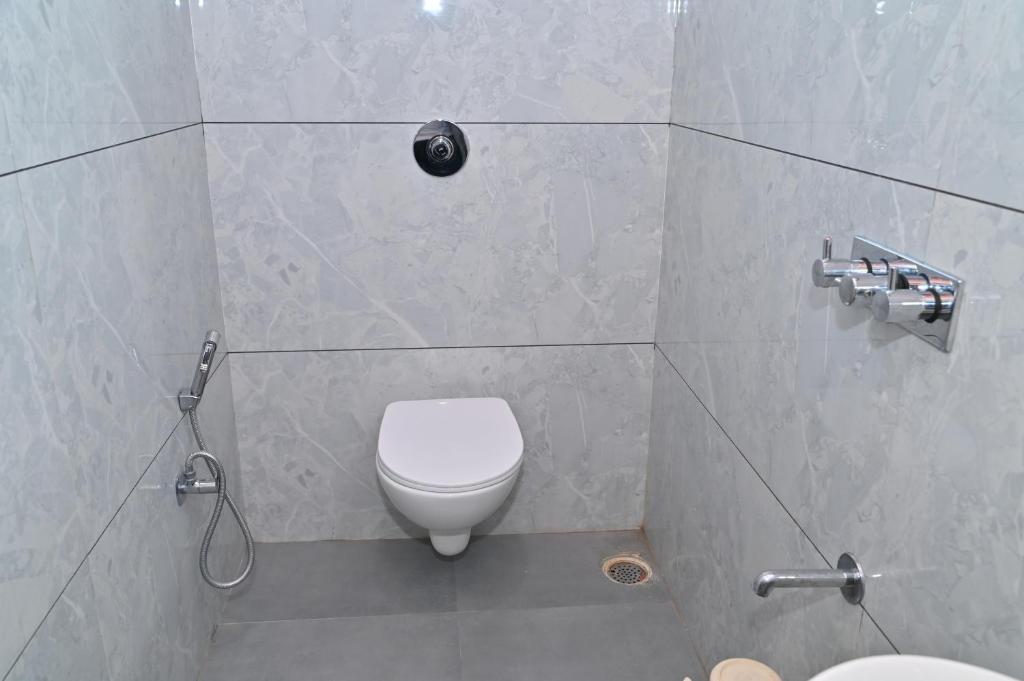 Koupelna v ubytování Hotel Sai Sneha