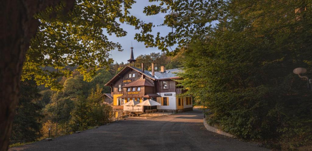 Budova, kde se hotel nachází