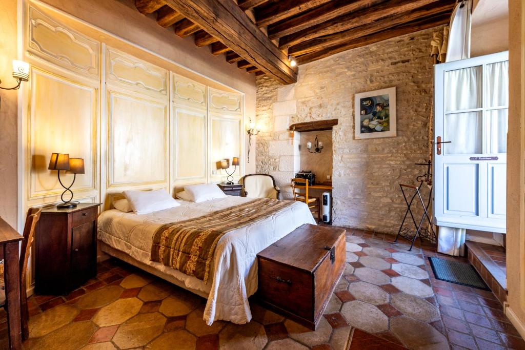 Ένα ή περισσότερα κρεβάτια σε δωμάτιο στο Hôtel De La Beursaudiere