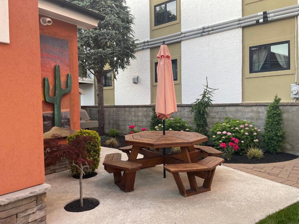 Ala Moana Motel & Suites - Deluxe Bungalow With Garden View