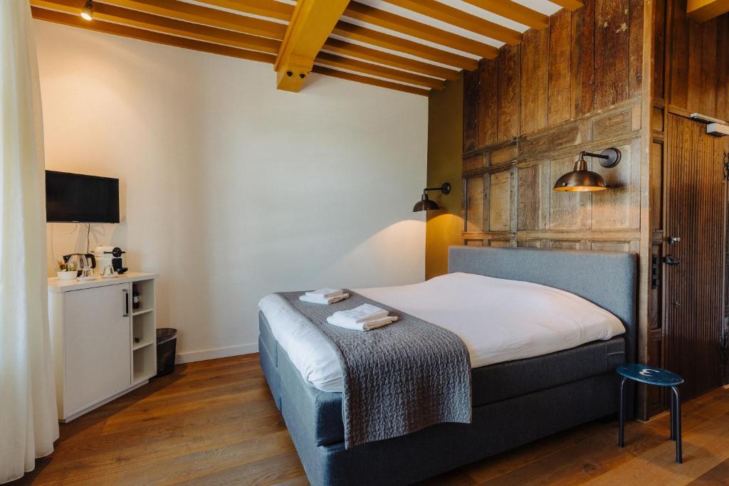Postel nebo postele na pokoji v ubytování Hotel De Heeren