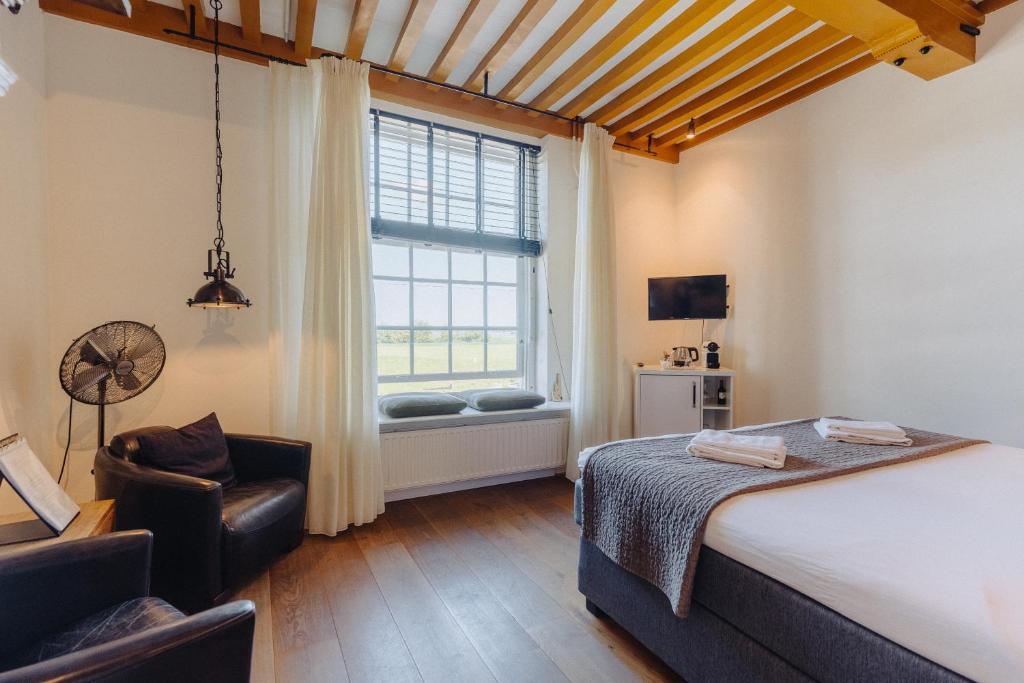 Postel nebo postele na pokoji v ubytování Hotel De Heeren