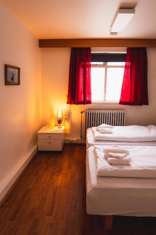 Postel nebo postele na pokoji v ubytování Studlagil INN Hostel