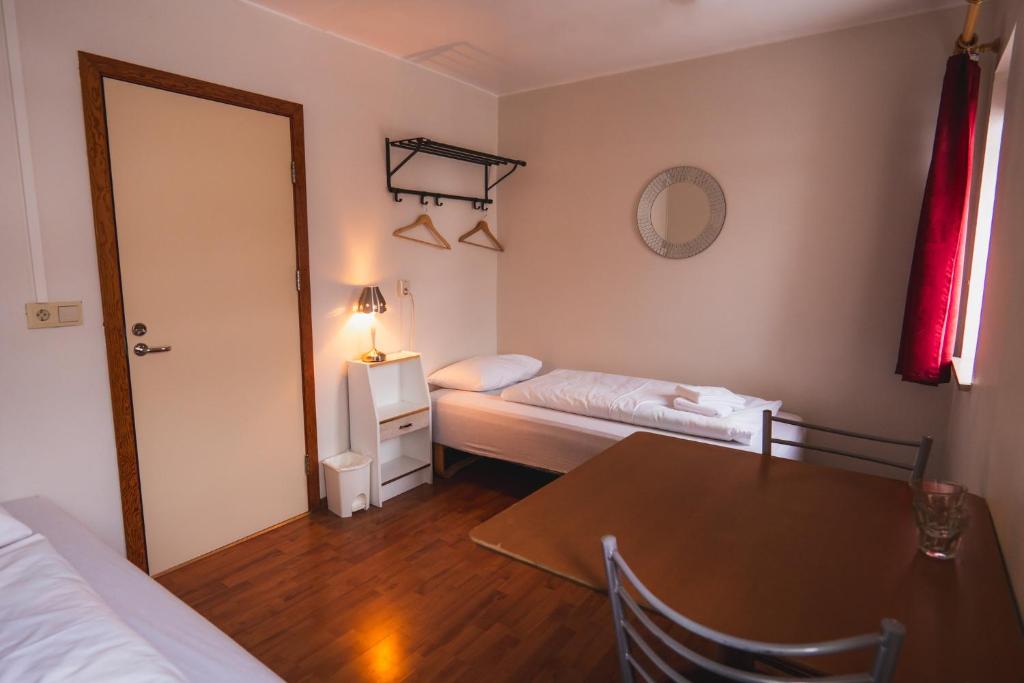 Postel nebo postele na pokoji v ubytování Studlagil INN Hostel