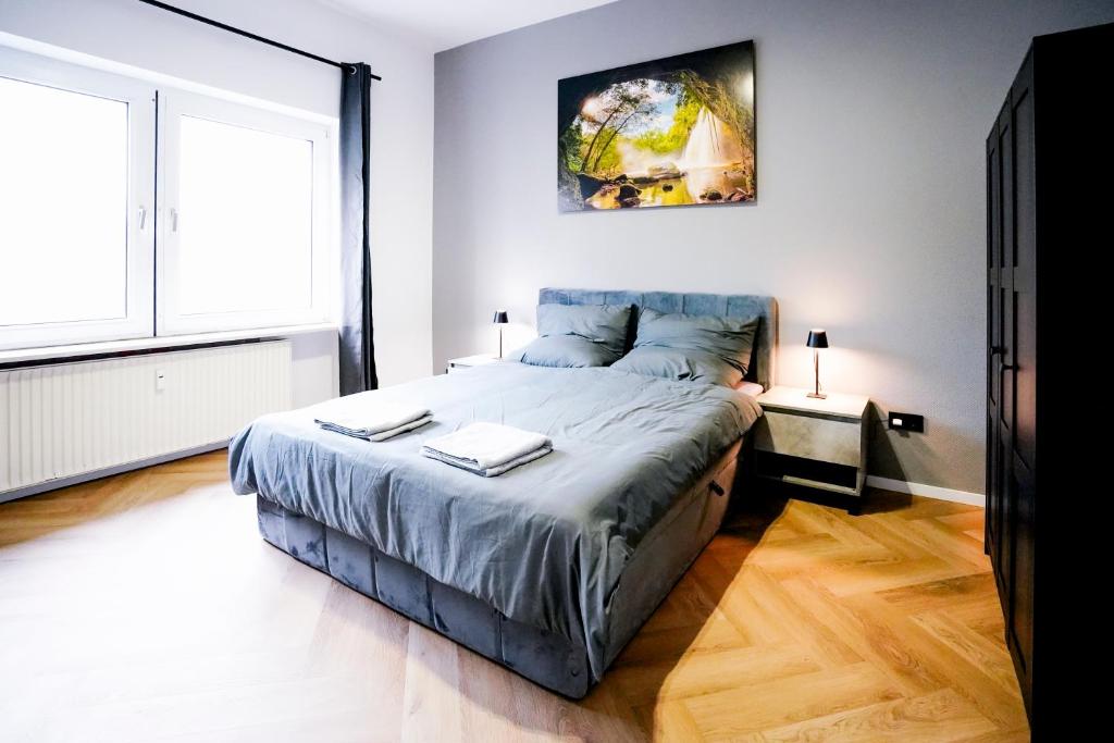 Postel nebo postele na pokoji v ubytování J&JBermudaStay a Luxurious Double-Bedroom with a Private Bathroom and Shared Kitchen in Bochum Center-Bermuda3Eck