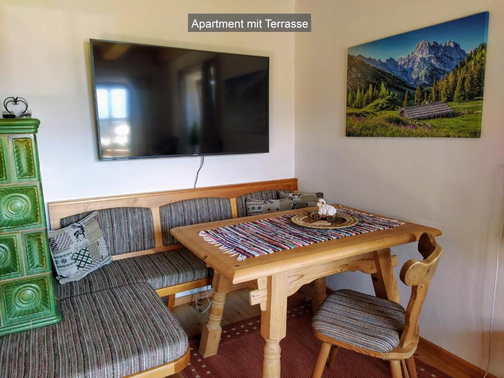 TV a/nebo společenská místnost v ubytování Opas Bergchalet