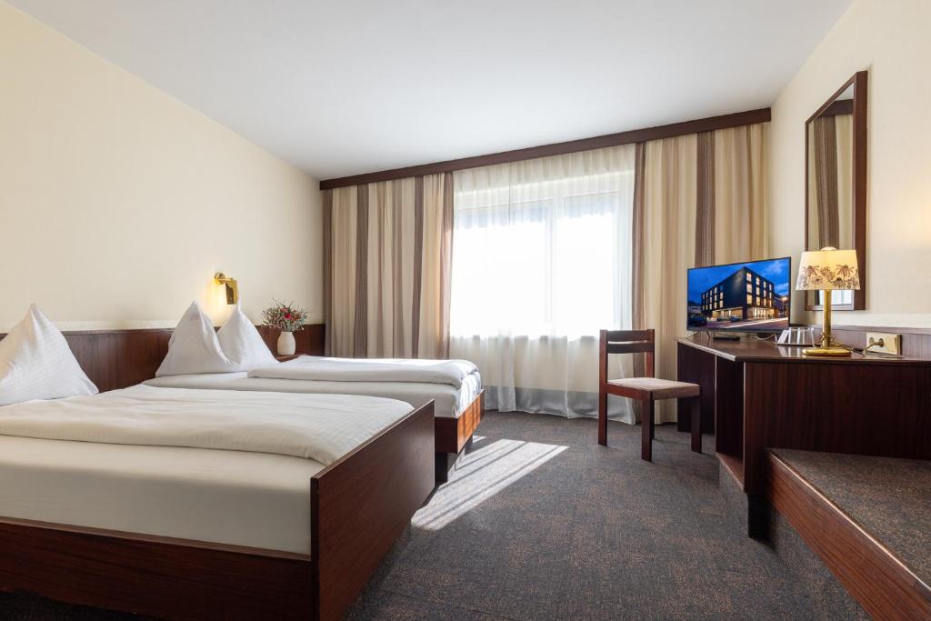 A bed or beds in a room at Hotel Katharinenhof STANDARD