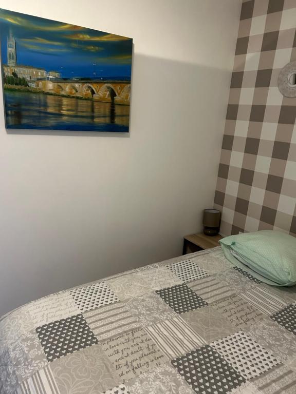 Postel nebo postele na pokoji v ubytování Studio indépendant Lisieux