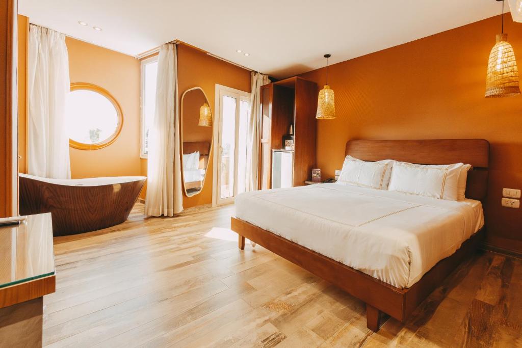 Postel nebo postele na pokoji v ubytování Almas Pyramids View Hotel