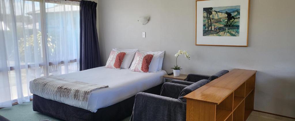 Postel nebo postele na pokoji v ubytování Cherry Grove Motel
