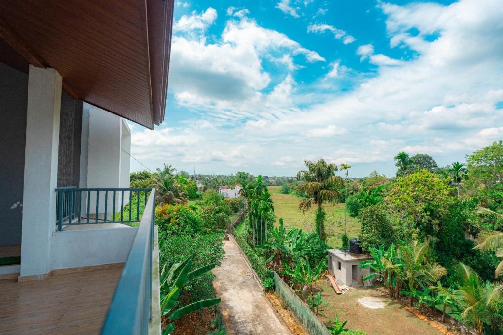 Zahrada ubytování Spacious Eco House with Garden and Scenic Paddy View Colombo