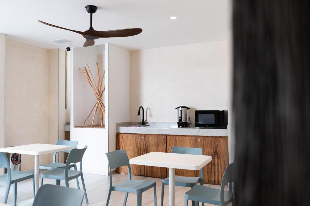 Kuchyň nebo kuchyňský kout v ubytování SUUT Hostal Boutique