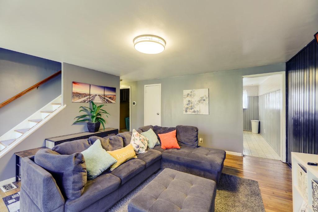 Posezení v ubytování 4-Bedroom Cincinnati Vacation Rental!