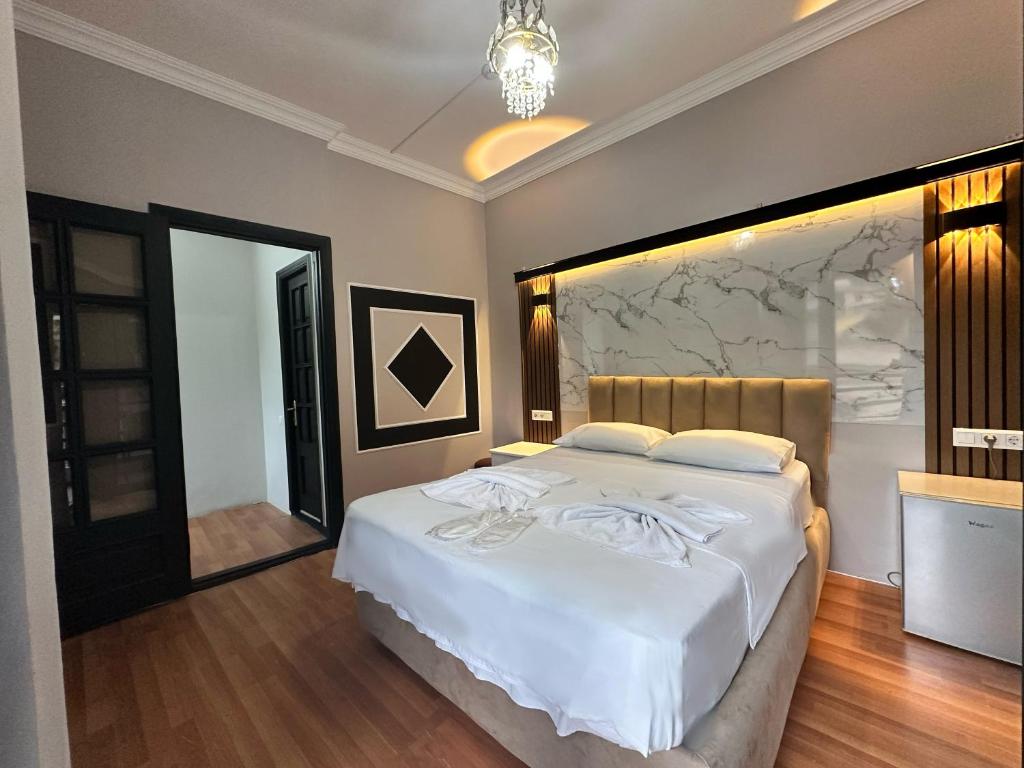 Postel nebo postele na pokoji v ubytování batummetropol hotel