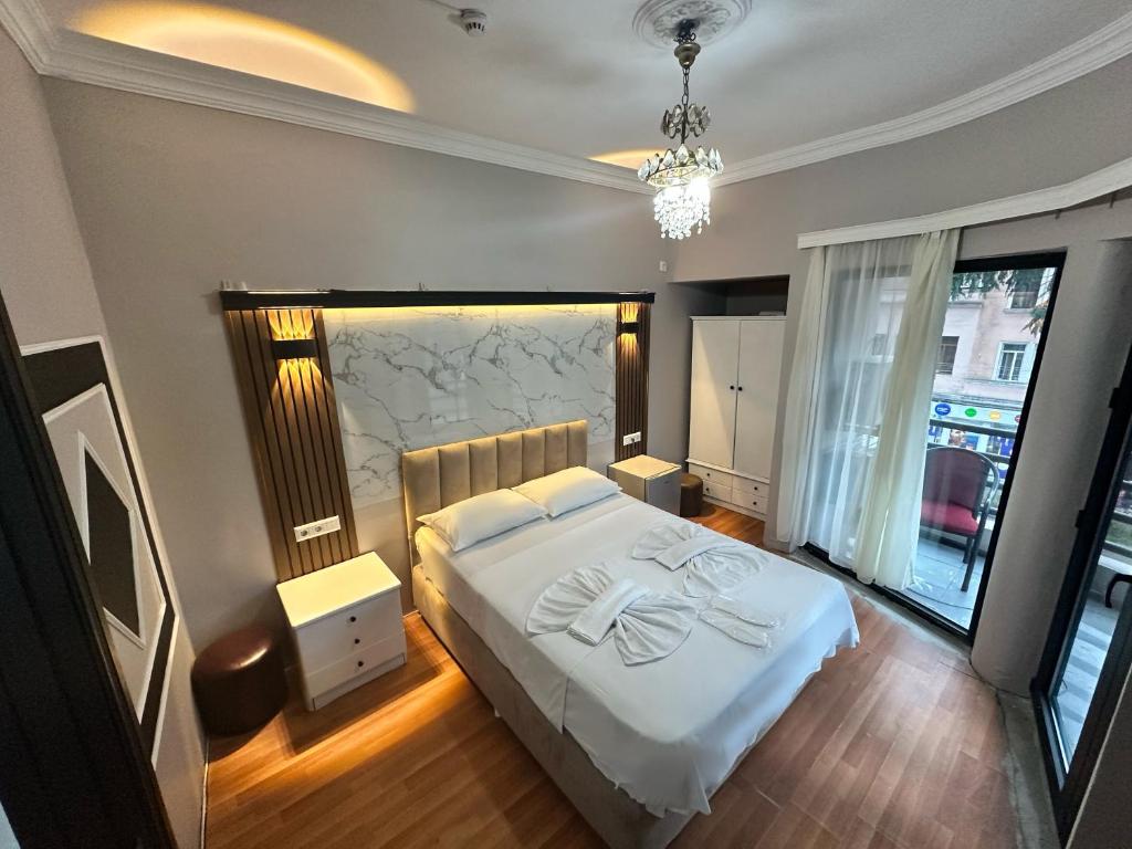 Postel nebo postele na pokoji v ubytování batummetropol hotel