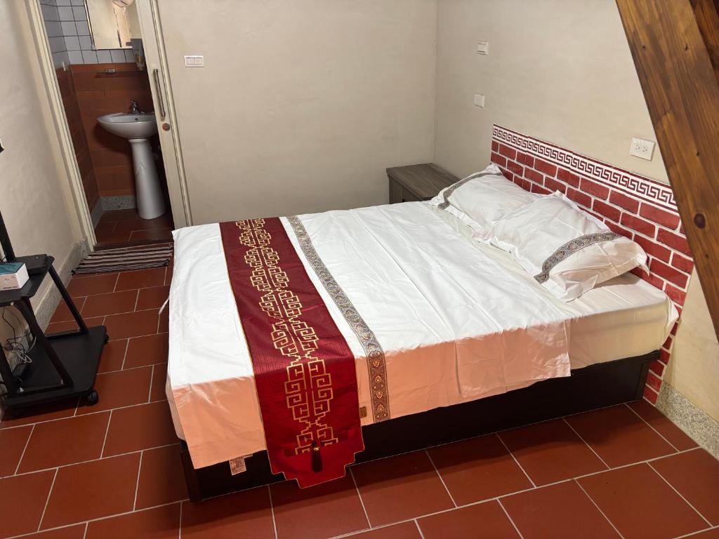Postel nebo postele na pokoji v ubytování 隨心驛站古厝民宿