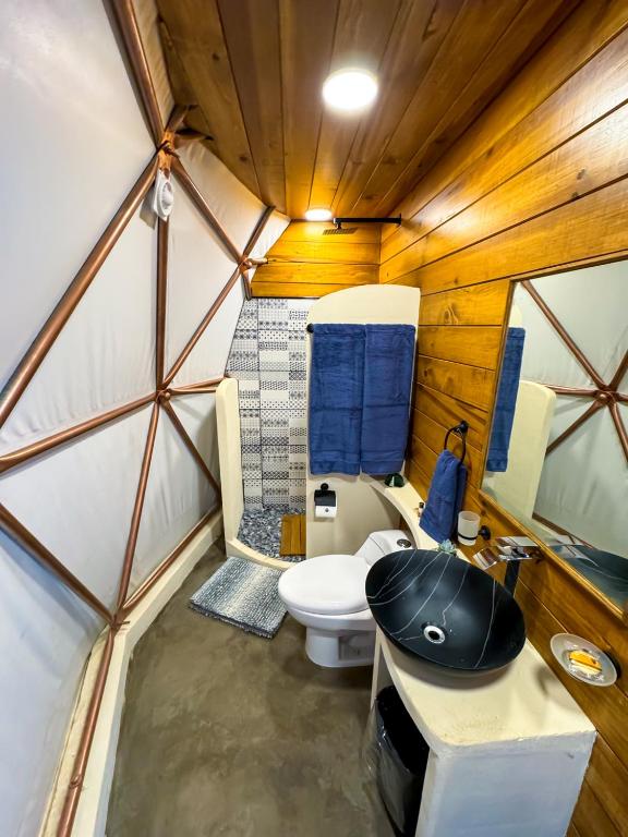 Koupelna v ubytování Luahara Glamping Tapalpa - Domo Natural Experience