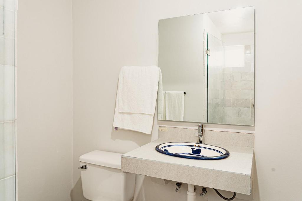 Koupelna v ubytování Kualena Hostal