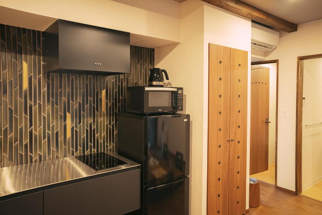 Kuchyň nebo kuchyňský kout v ubytování 谷町君・星屋・城下の宿