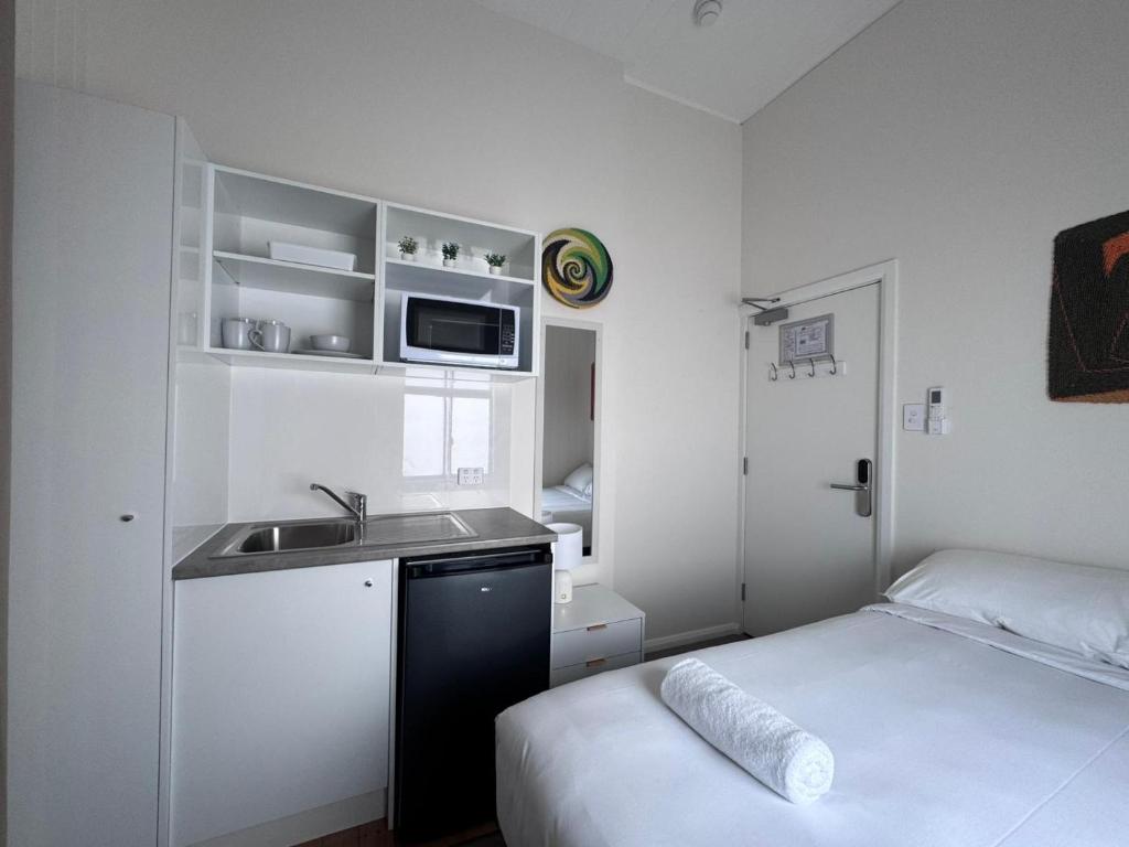 
Cliveden Double With Shared Bathroom & A/C
