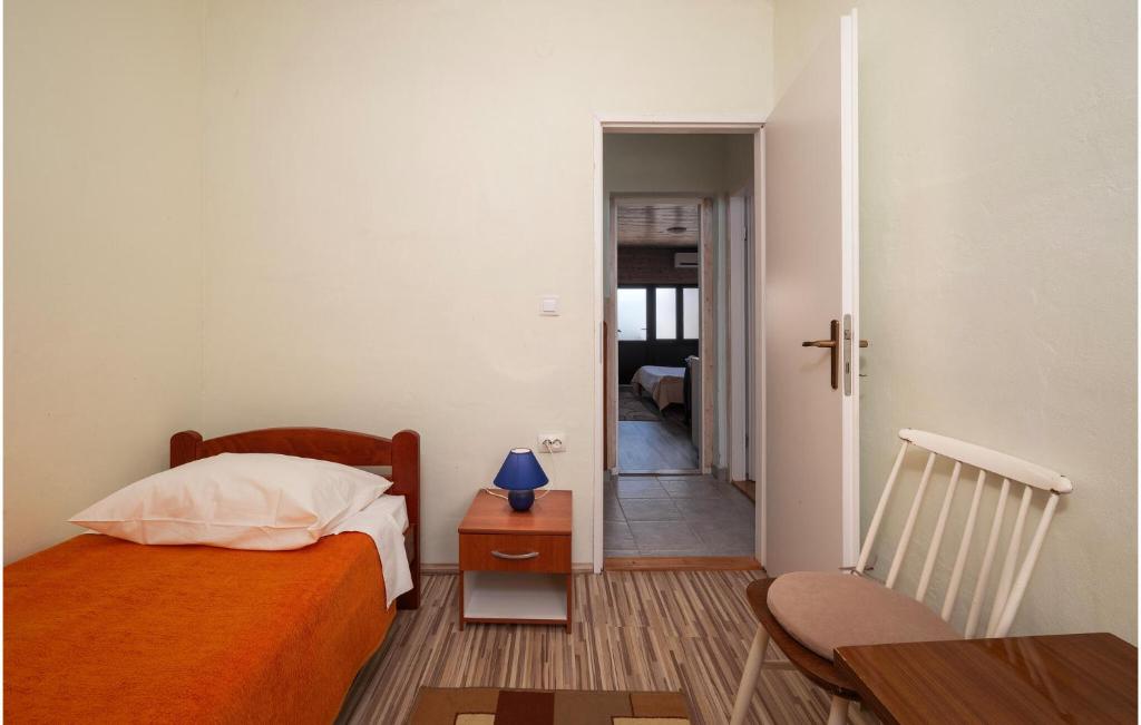 Posteľ alebo postele v izbe v ubytovaní 3 Bedroom Lovely Apartment In Labin